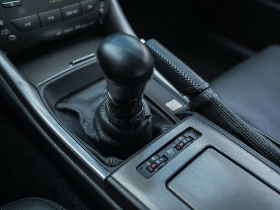 Afbeelding 39/50 van Lexus IS 220d (2006)