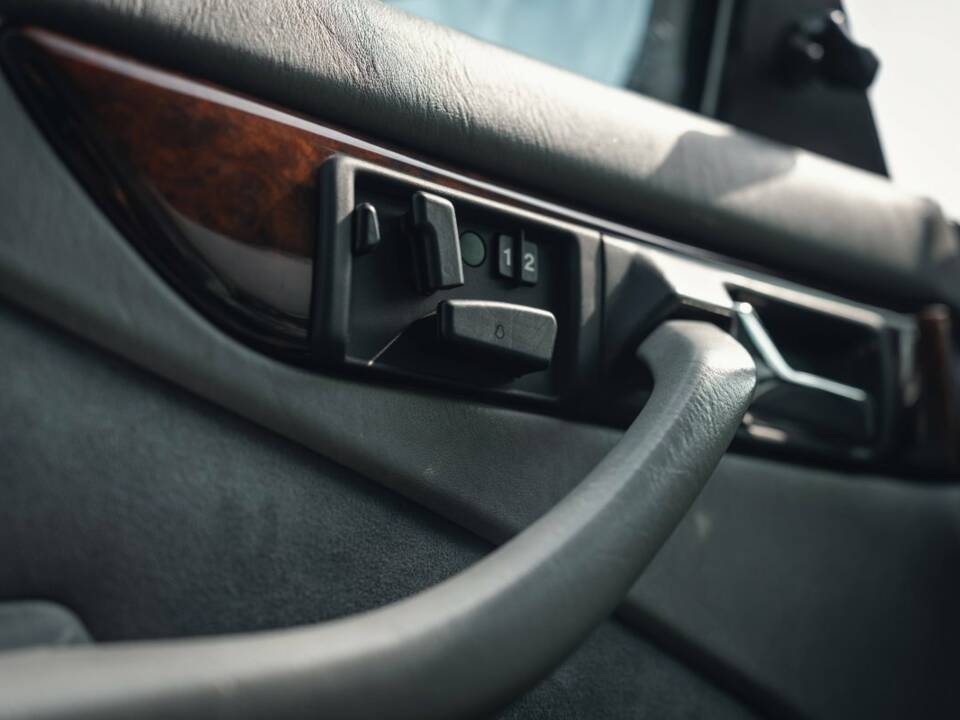 Bild 5/15 von Mercedes-Benz 560 SEC (1990)