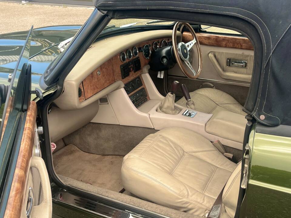 Bild 19/41 von MG RV8 (1994)