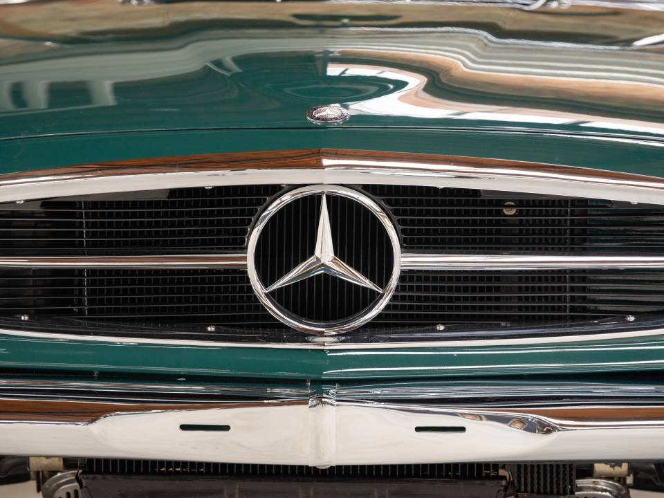 Image 17/44 of Mercedes-Benz 280 SL (1969)