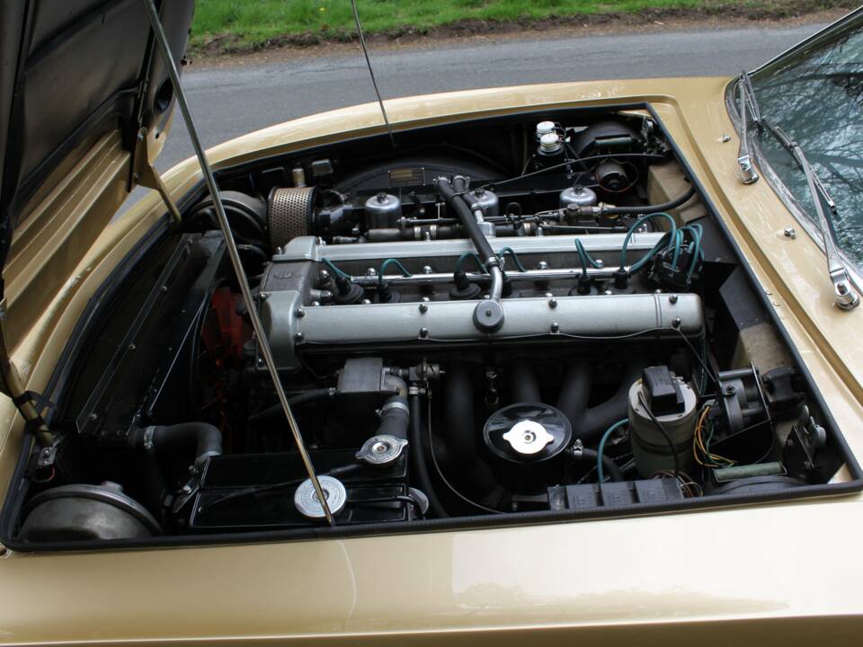 Bild 16/19 von Aston Martin DBS Volante (1970)