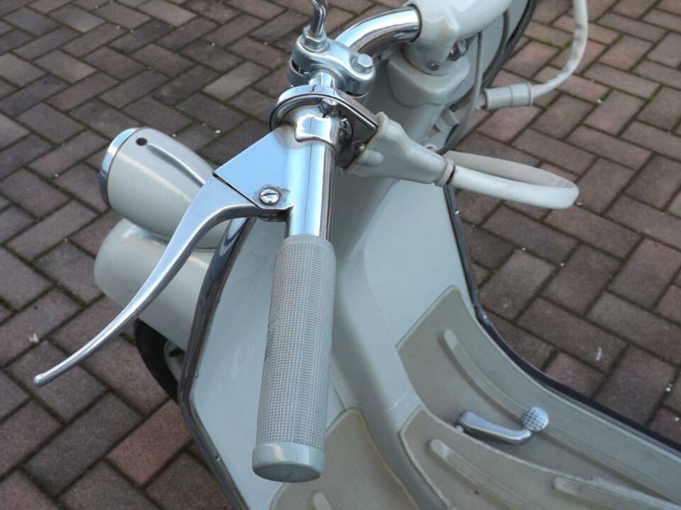 Immagine 27/50 di Piaggio Vespa 125 (1955)