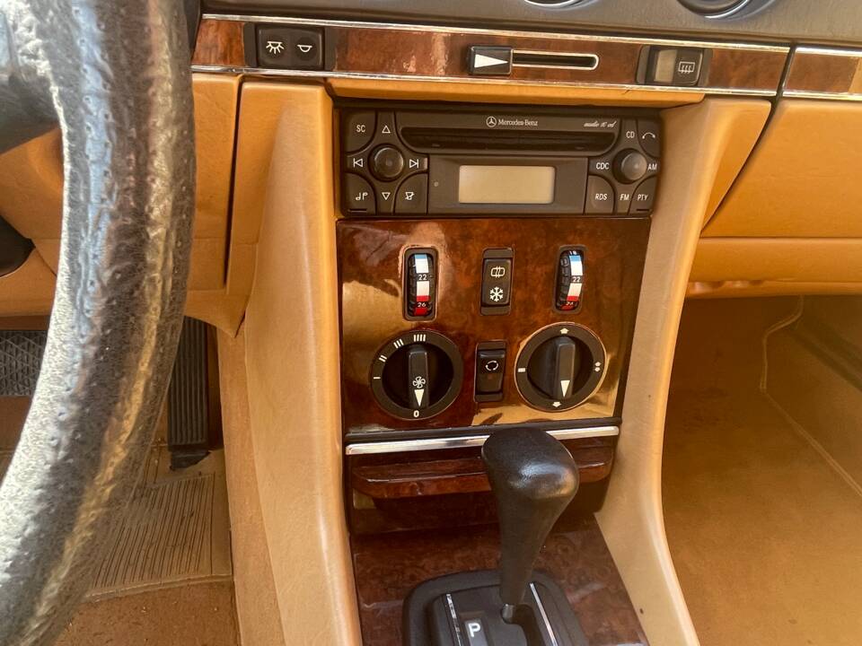 Image 15/52 de Mercedes-Benz 280 SL (1985)