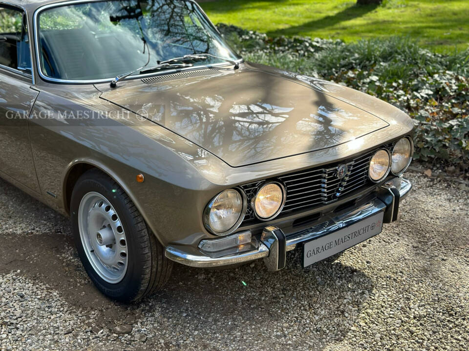 Bild 27/97 von Alfa Romeo 2000 GT Veloce (1971)