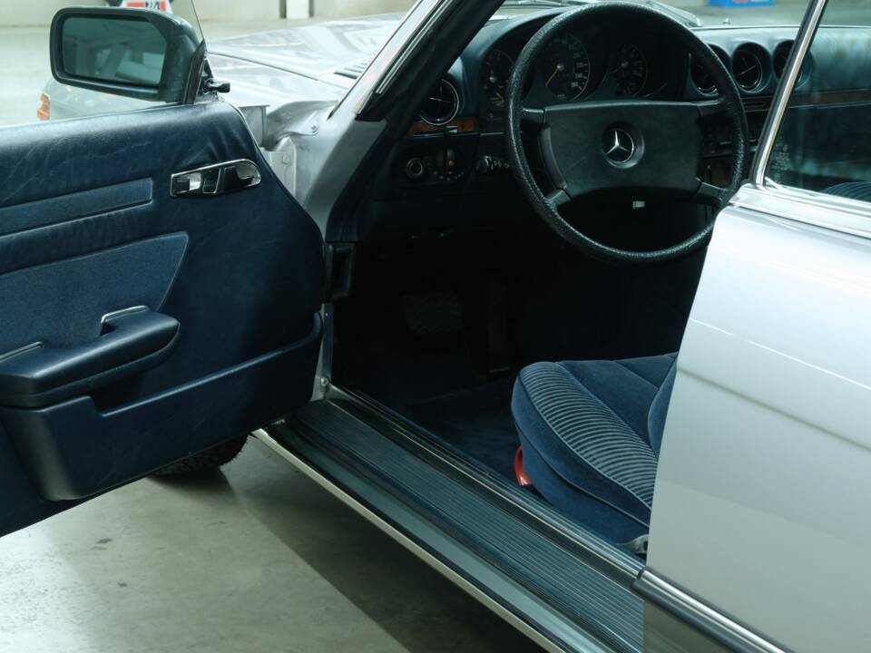 Image 18/50 de Mercedes-Benz 500 SLC (1981)