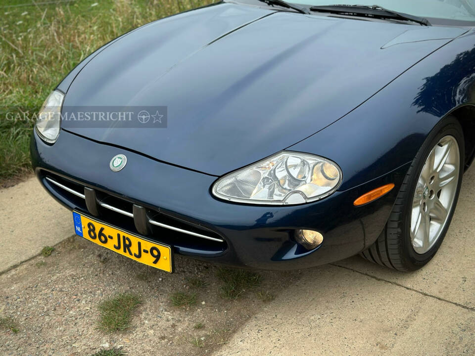 Image 6/100 de Jaguar XK8 4.0 (2000)