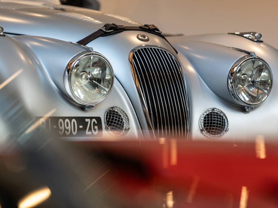 Image 1/26 of Jaguar XK 120 OTS (1952)