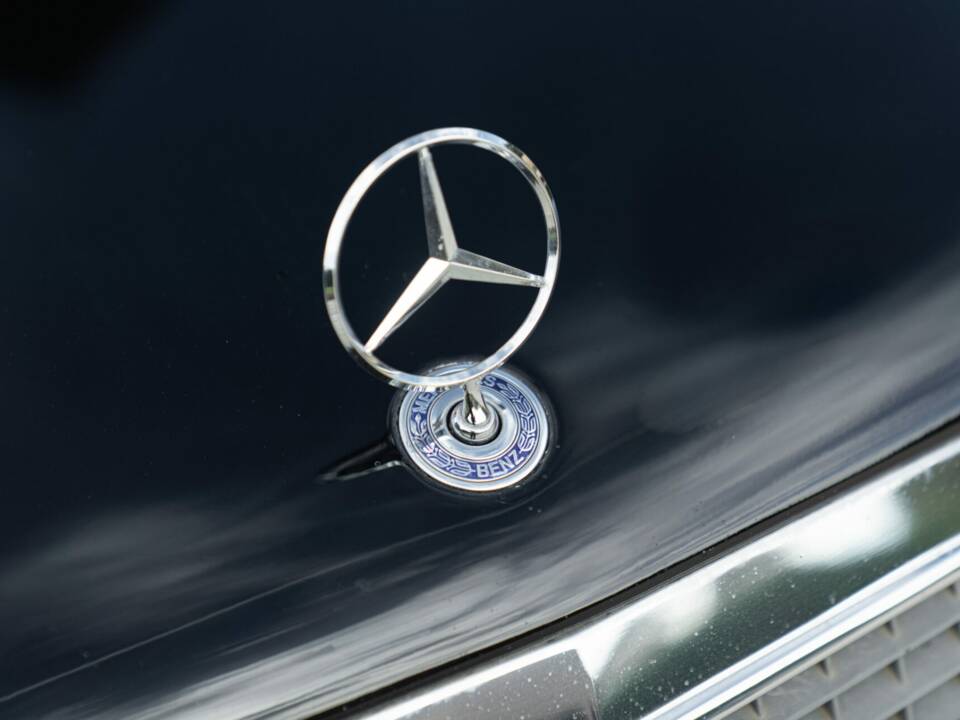 Bild 20/48 von Mercedes-Benz 200 CE (1990)