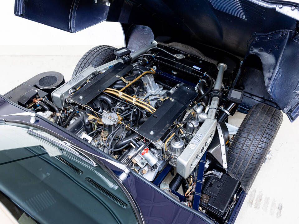 Image 37/40 of Jaguar E-Type V12 (1973)