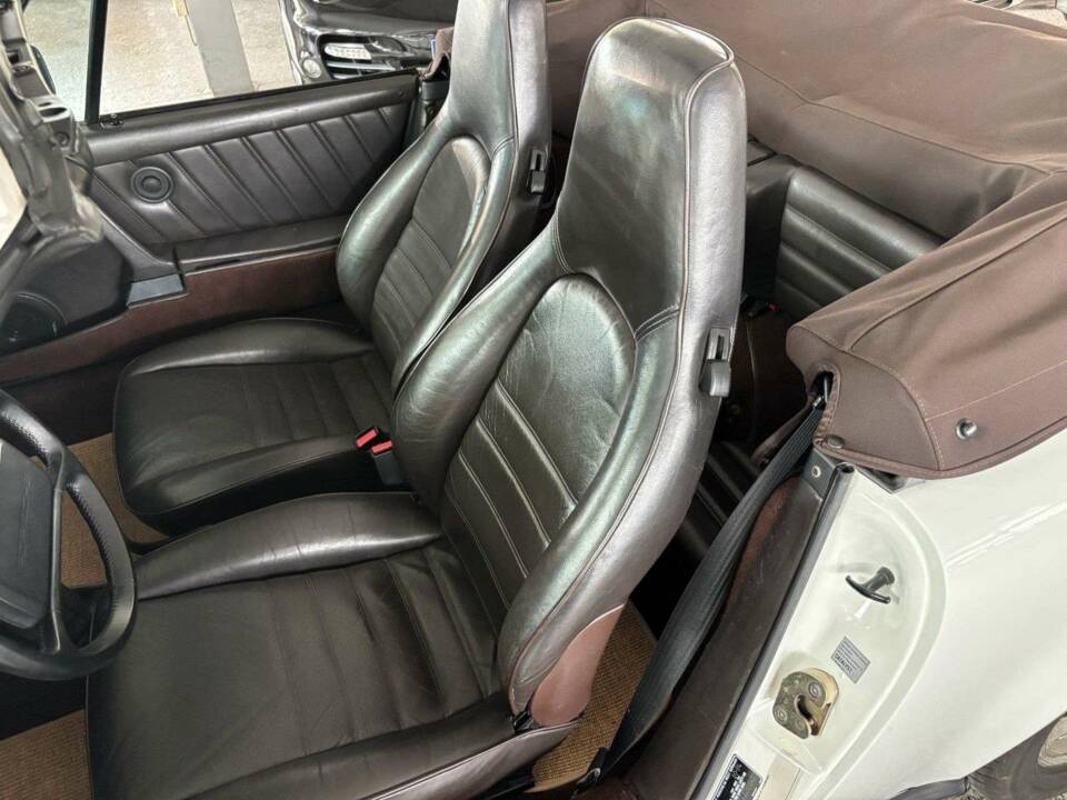 Bild 21/37 von Porsche 911 Carrera 3.2 (1985)