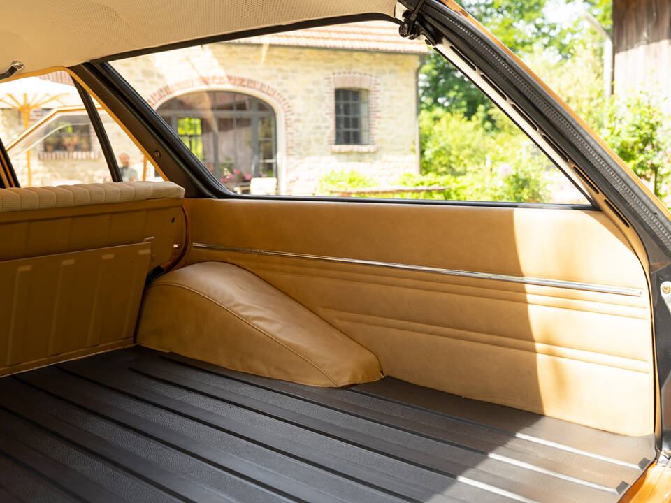 Image 51/57 of Ford Granada Turnier 2,3 (1976)