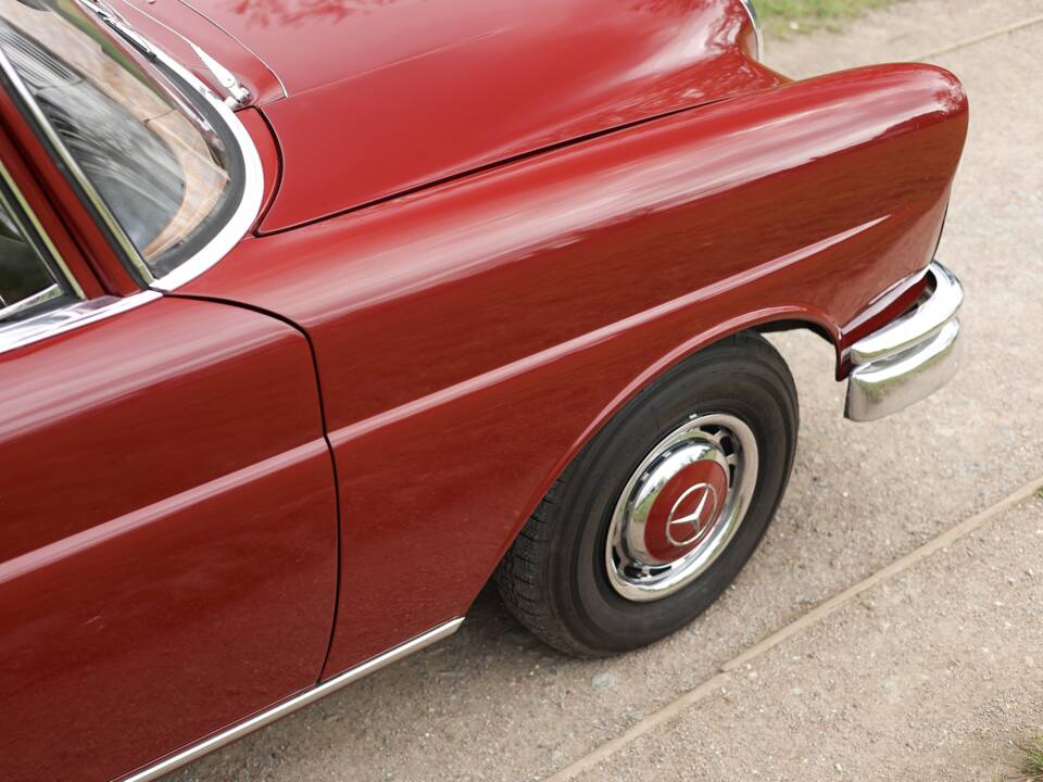 Image 48/50 of Mercedes-Benz 220 (1967)