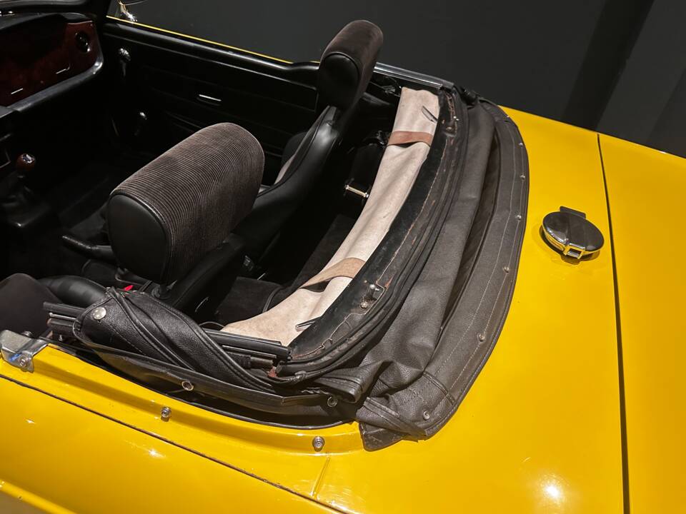Image 27/70 of Triumph TR 6 PI (1976)