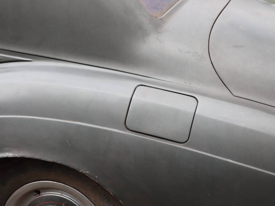 Image 22/50 of Bentley S 1 (1956)