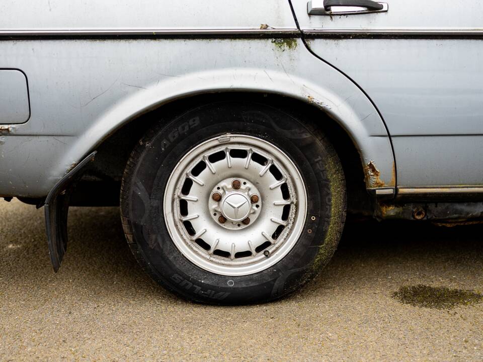 Bild 23/50 von Mercedes-Benz 280 TE (1983)