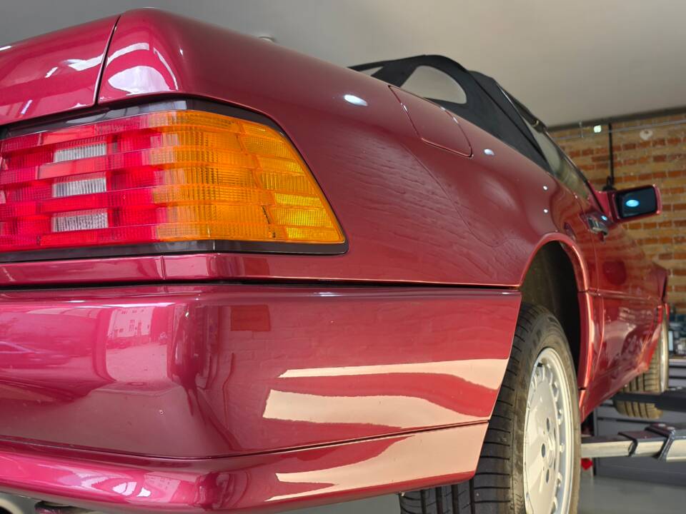 Image 46/100 of Mercedes-Benz 300 SL-24 (1991)