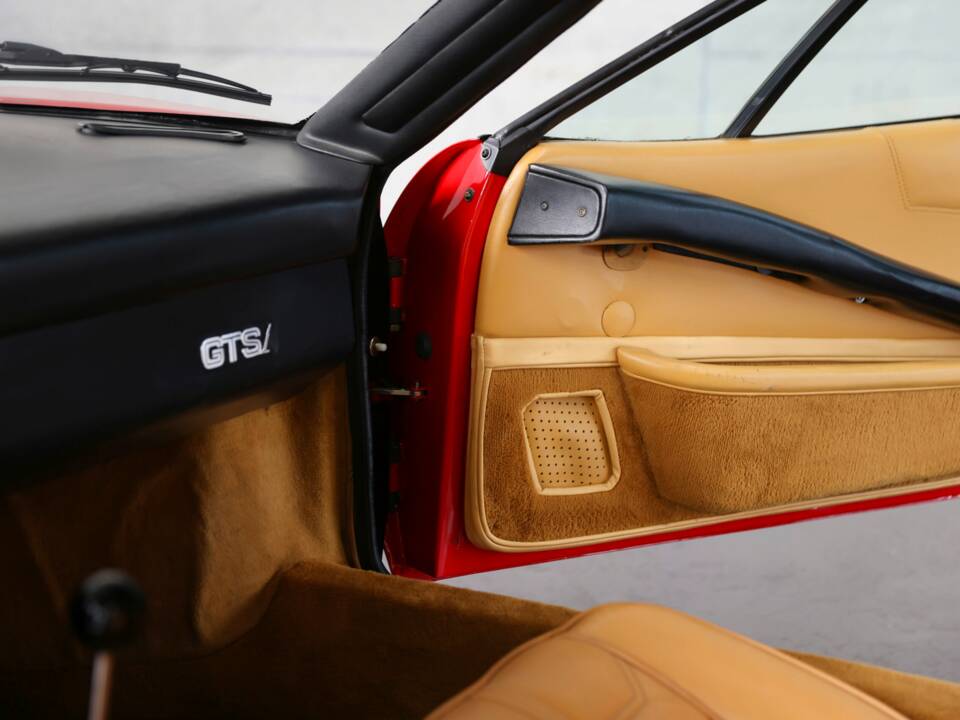 Image 38/50 of Ferrari 308 GTSi (1982)