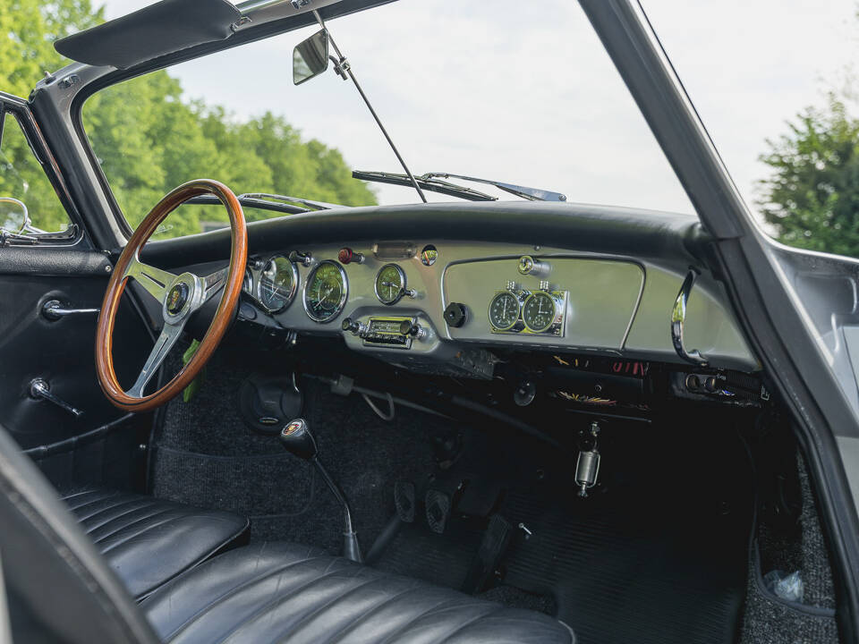 Image 18/28 of Porsche 356 B 1600 (1960)