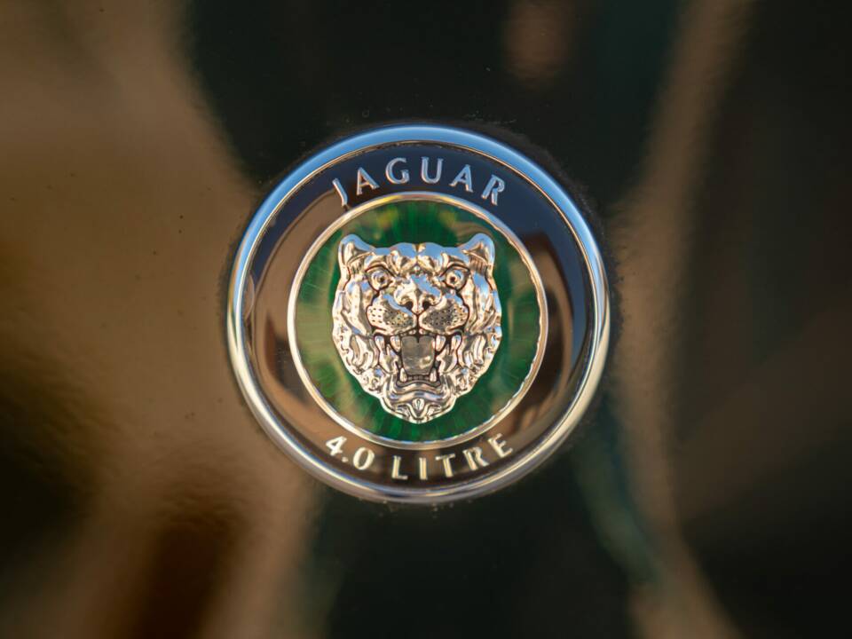 Image 12/50 of Jaguar XK8 4.0 (1998)