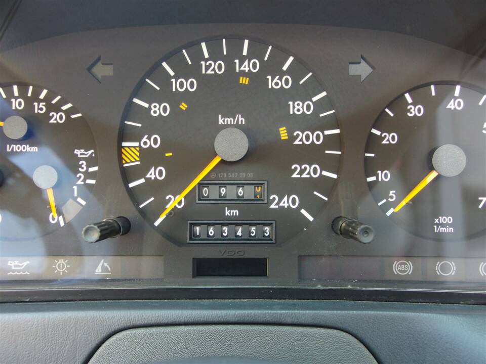 Image 52/96 of Mercedes-Benz 300 SL (1992)