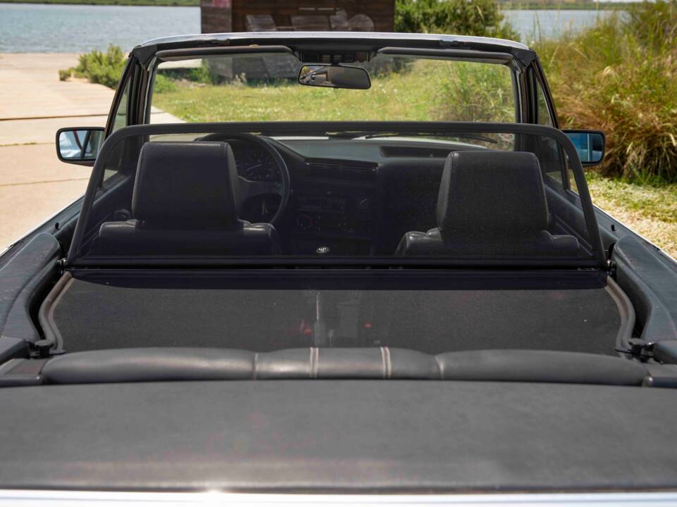 Image 30/70 of BMW 320i (1990)