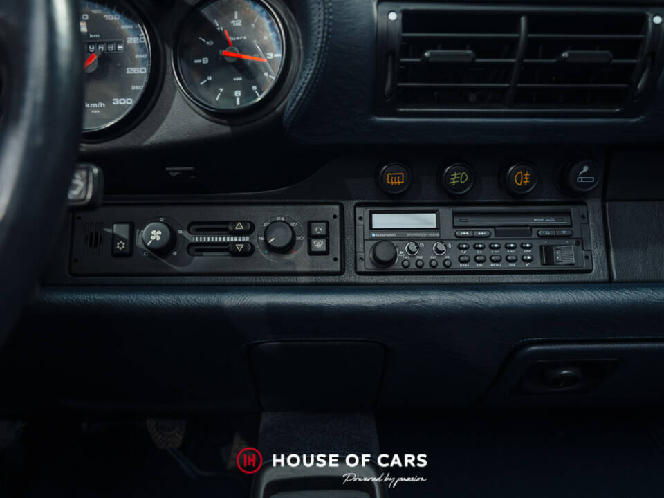 Image 23/25 of Porsche 911 Carrera 2 (1993)