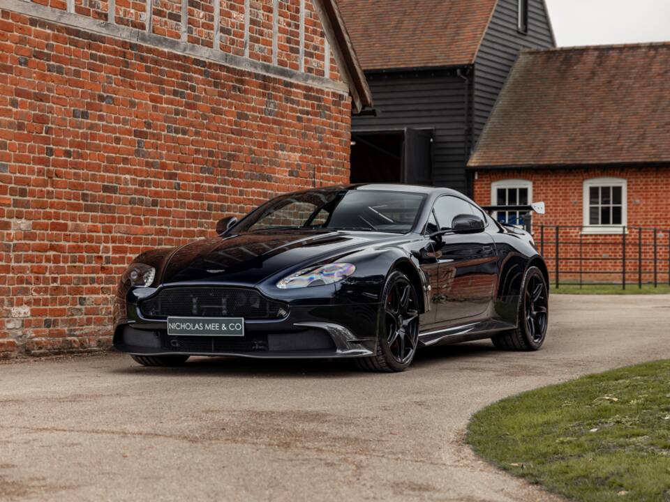 Image 21/65 of Aston Martin Vantage GT8 (2017)