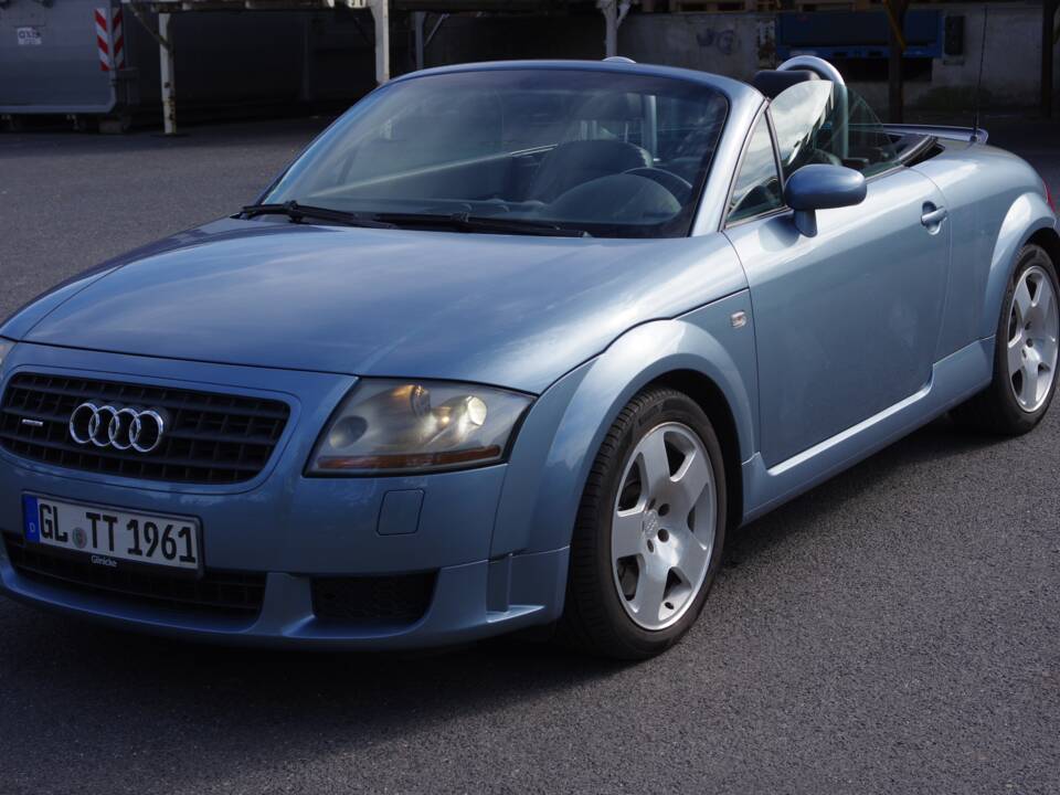 Image 2/20 de Audi TT 3.2 quattro (2004)