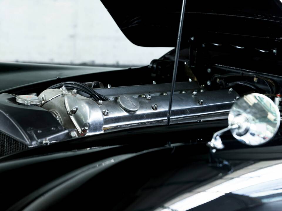 Image 30/47 de Jaguar XK 120 FHC (1954)