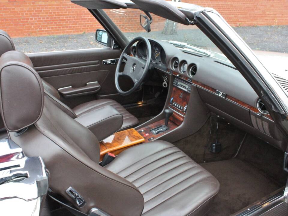 Image 15/29 of Mercedes-Benz 500 SL (1986)