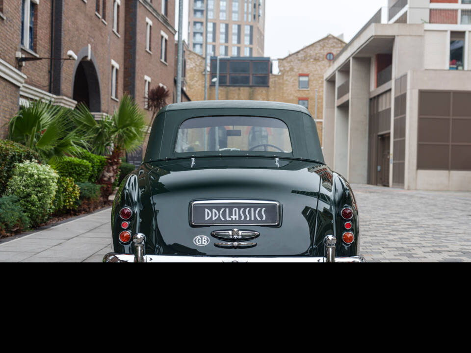 Image 12/33 of Bentley S1 DHC Park Ward (1956)