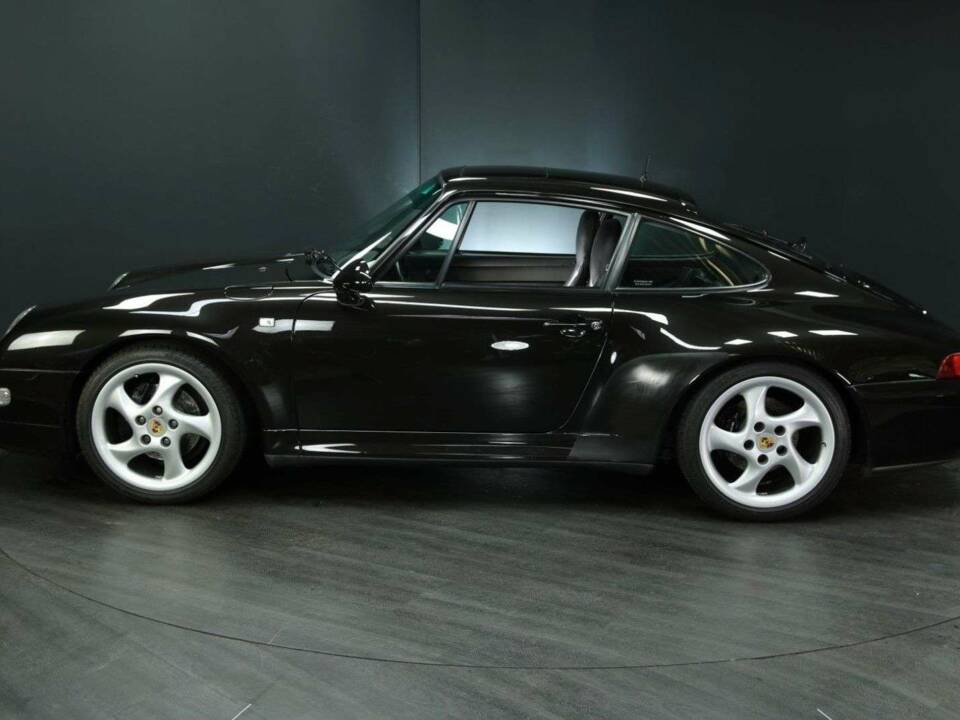 Image 3/30 of Porsche 911 Carrera S (1997)