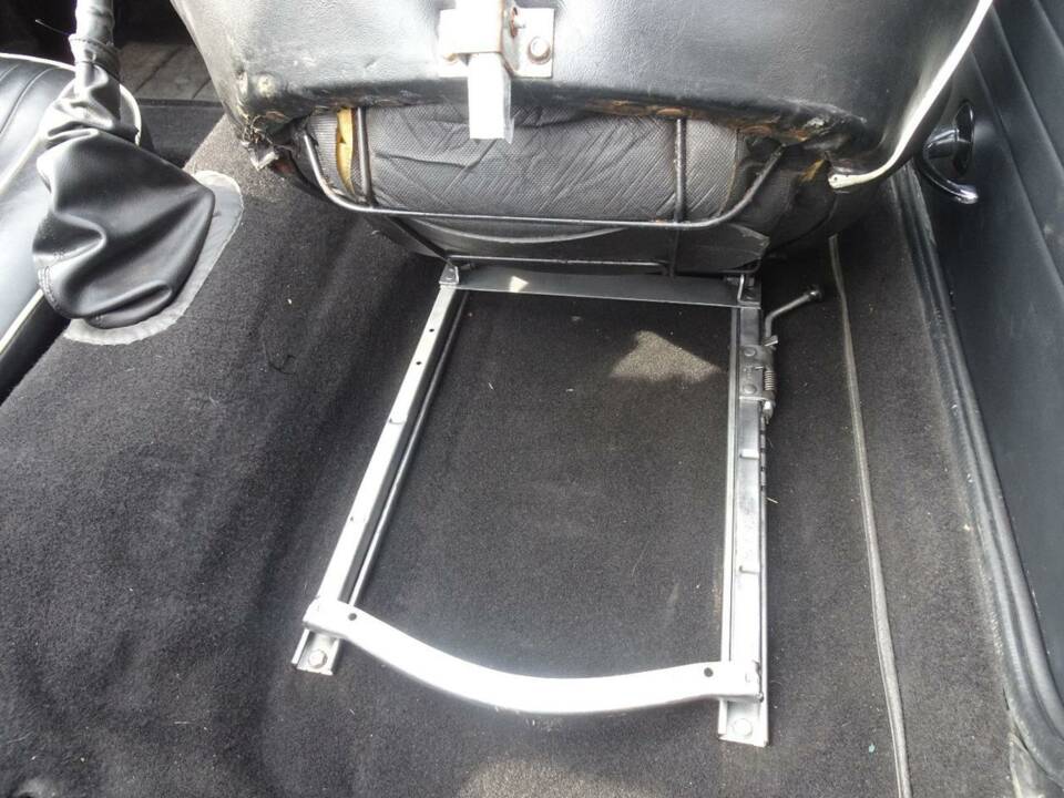 Image 18/49 of Triumph Spitfire Mk II (1965)