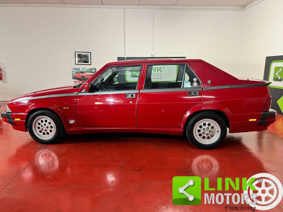 Bild 3/10 von Alfa Romeo 75 1.8 (1989)