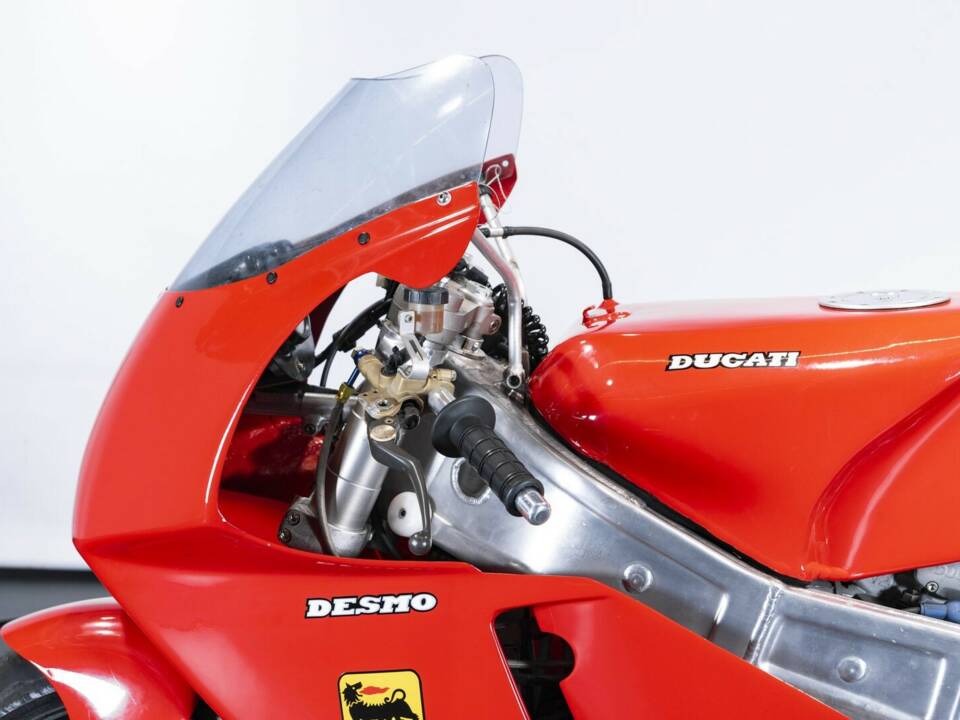 Immagine 43/50 di Ducati DUMMY (1999)
