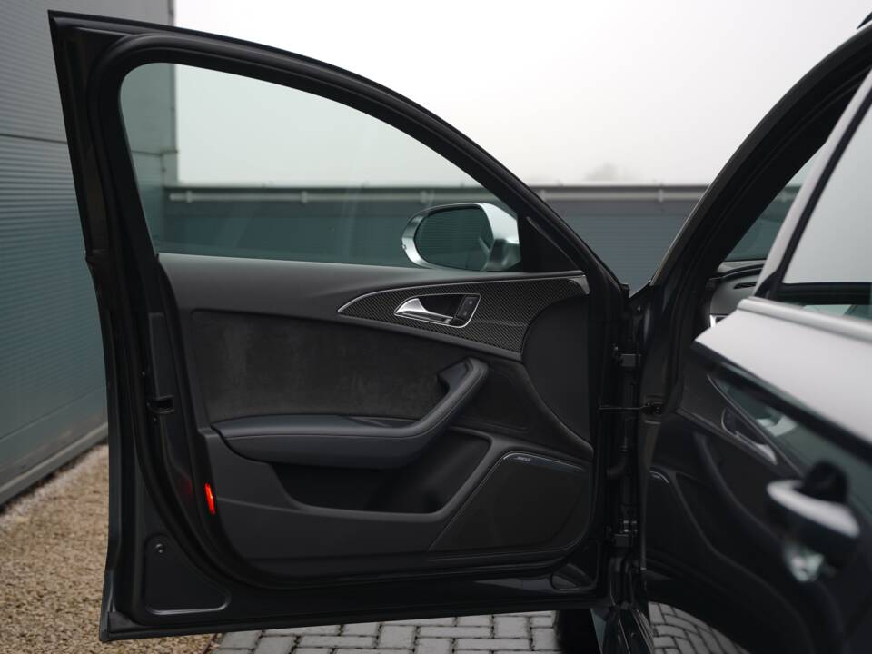 Immagine 15/50 di Audi RS6 Avant (2015)