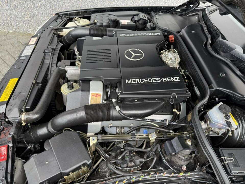 Image 38/50 of Mercedes-Benz 500 SL (1991)