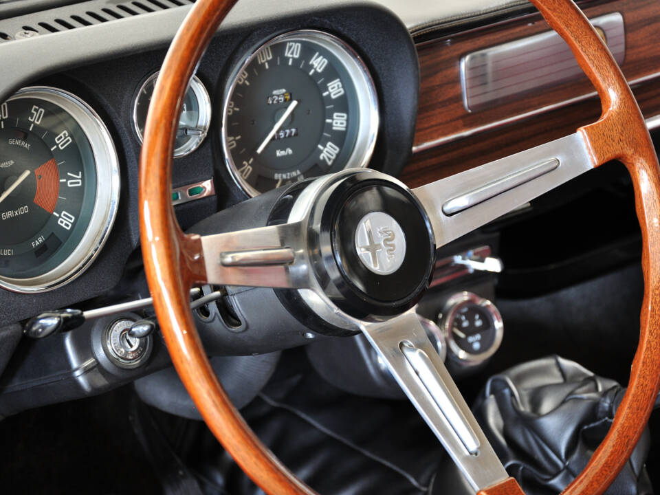Image 15/63 of Alfa Romeo Giulia 1600 Super Biscione (1969)