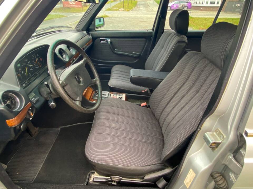 Bild 16/24 von Mercedes-Benz 280 TE (1984)