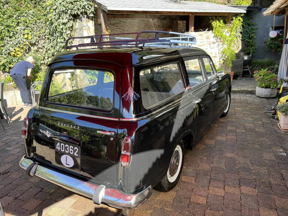 Bild 6/8 von Peugeot 403 LD Familiare (1961)
