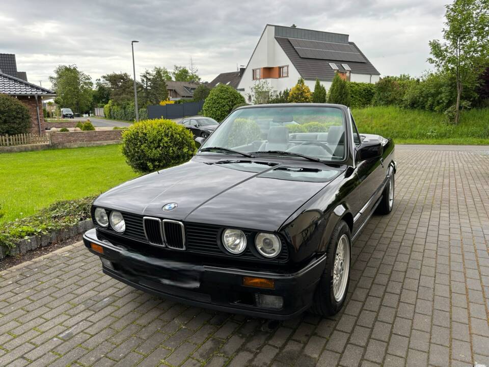 Image 5/40 of BMW 320i (1992)