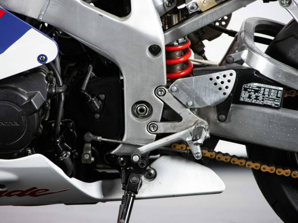 Immagine 19/50 di Honda CBR 900RR Fireblade (1996)