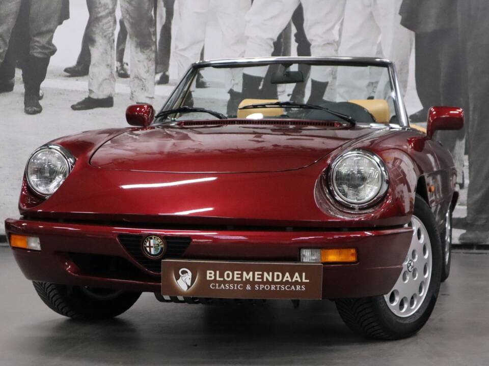 Immagine 2/64 di Alfa Romeo 1.6 Spider (1990)