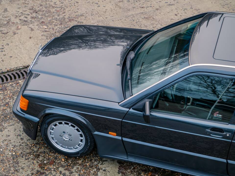 Bild 12/32 von Mercedes-Benz 190 E 2.5-16V (1992)