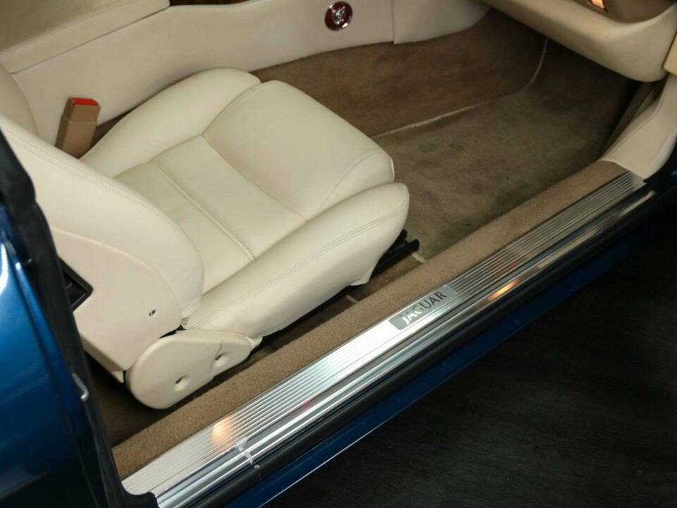 Image 26/49 de Jaguar XJS 4.0 (1995)