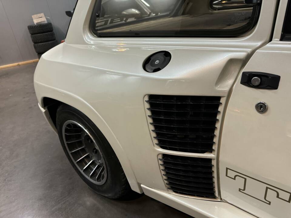 Immagine 22/28 di Renault R 5 Turbo 2 (1984)