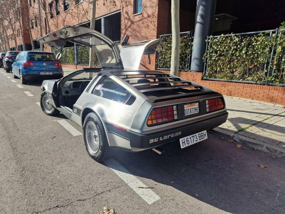 Image 4/7 of DeLorean DMC-12 (1981)