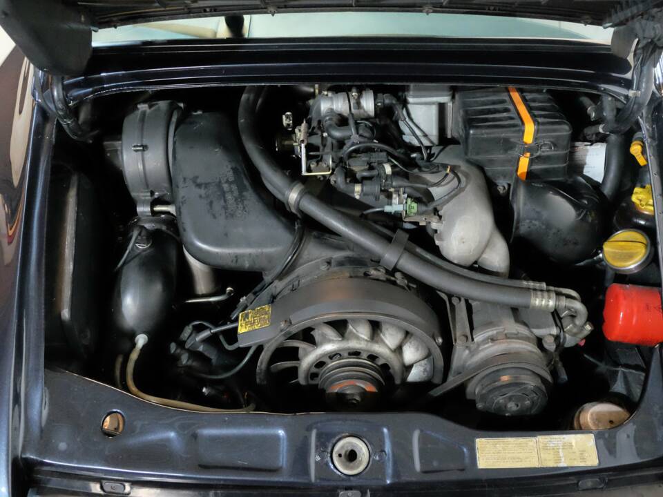 Imagen 21/26 de Porsche 911 Carrera 4 (1992)