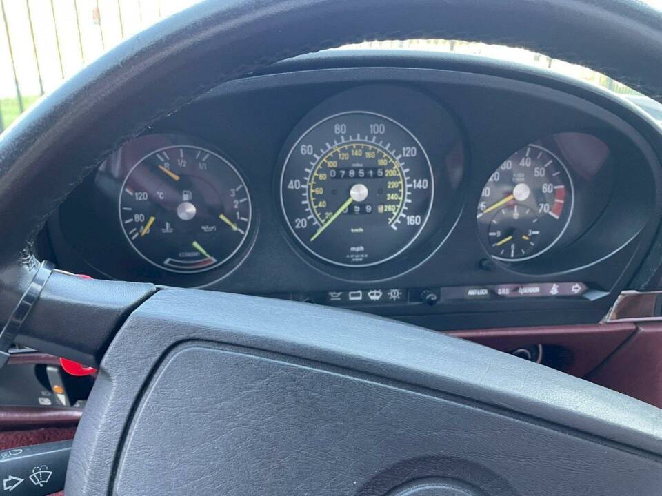 Image 15/32 de Mercedes-Benz 560 SL (1987)