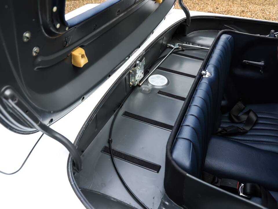 Afbeelding 8/50 van Mercedes-Benz 300 SL (1989)
